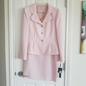 Tahari 3 button suit. Vintage pink. NWT